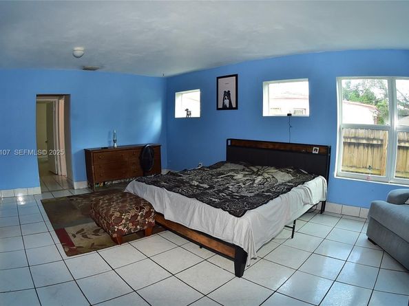 2812 Wiley St, Hollywood FL 33020