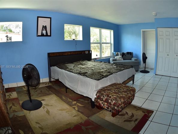 2812 Wiley St, Hollywood FL 33020