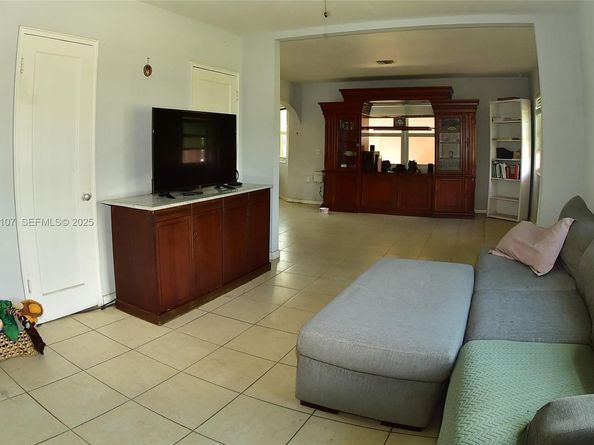 2812 Wiley St, Hollywood FL 33020