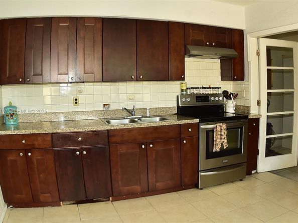 2812 Wiley St, Hollywood FL 33020