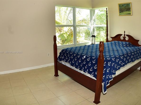 2812 Wiley St, Hollywood FL 33020