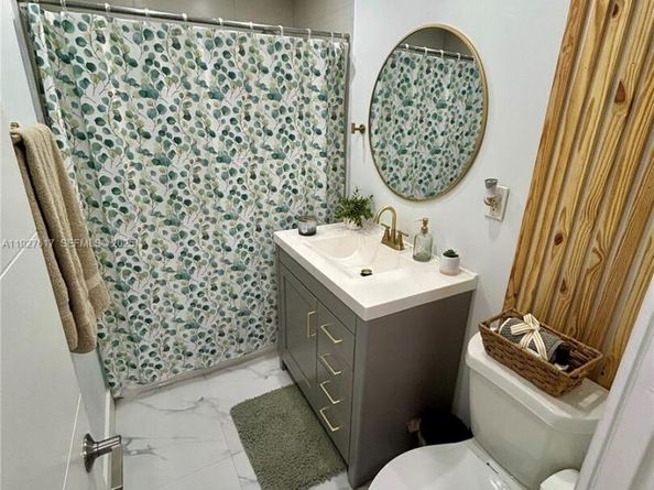 13560 NW 2nd Ave, North Miami FL 33168