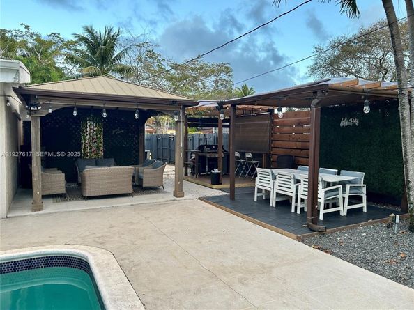 13560 NW 2nd Ave, North Miami FL 33168