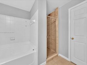 533 NE 3rd Ave 304, Fort Lauderdale FL 33301