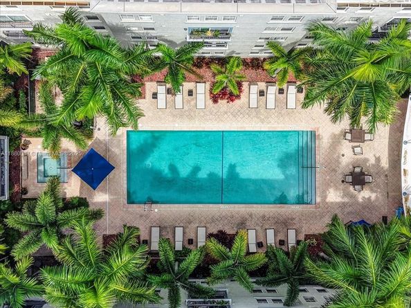 533 NE 3rd Ave 304, Fort Lauderdale FL 33301