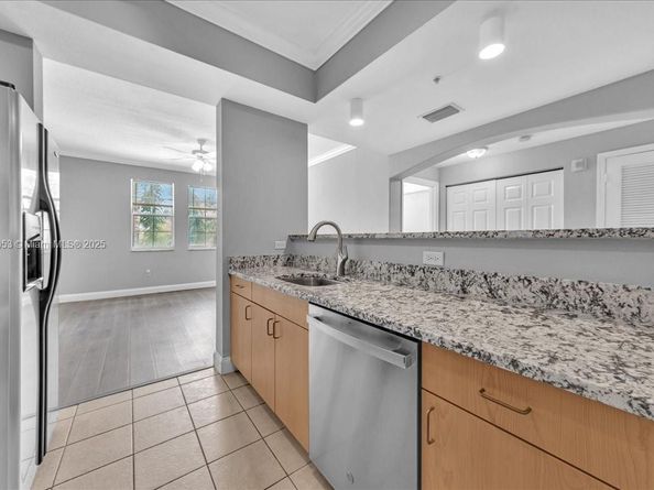 533 NE 3rd Ave 304, Fort Lauderdale FL 33301
