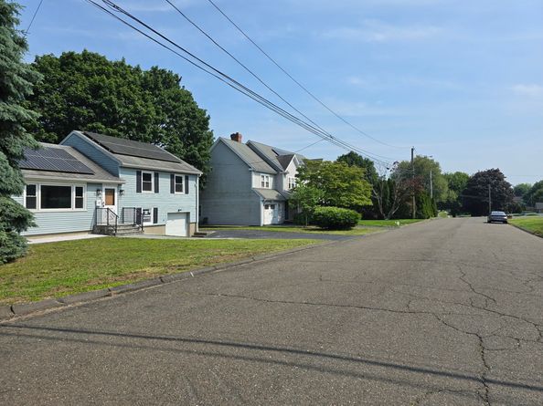 206 Bridgeview Place, Stratford CT 06614