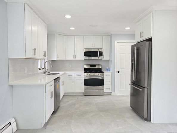206 Bridgeview Place, Stratford CT 06614