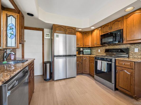 7-35 Leggett Place, Whitestone NY 11357