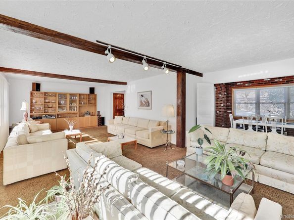 7 Park Circle, Cedarhurst NY 11516