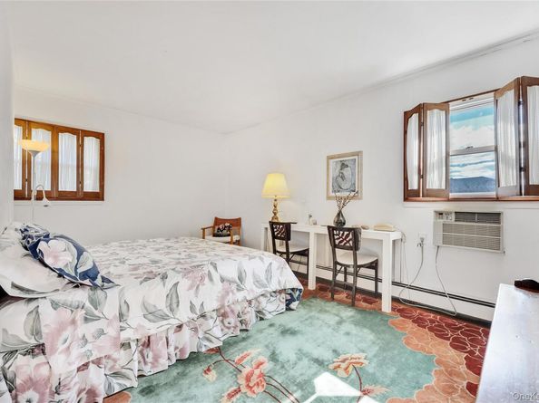 7 Park Circle, Cedarhurst NY 11516