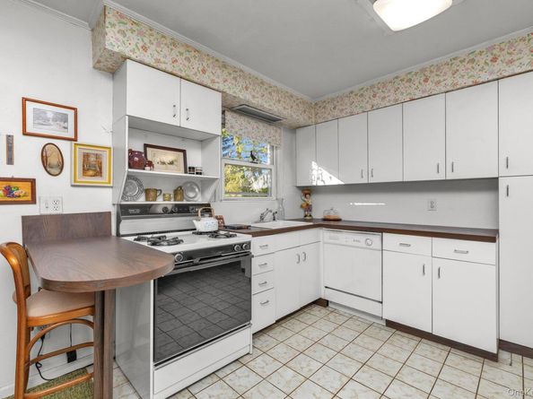 350 Paul Place, West Hempstead NY 11552