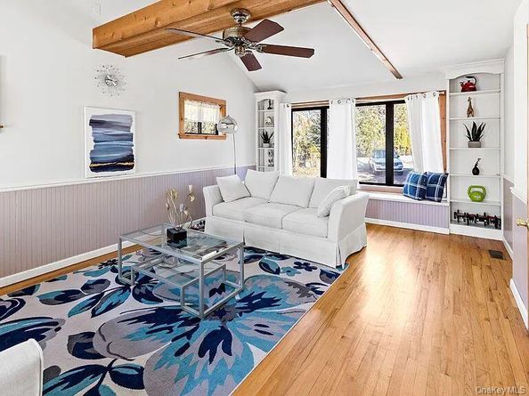 8 School Street, Hampton Bays NY 11946