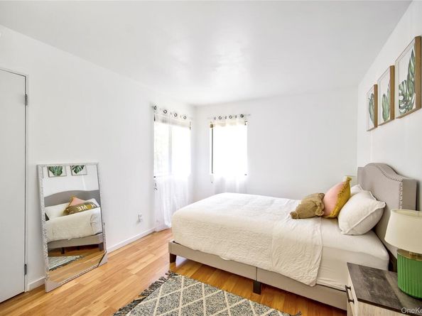 8 School Street, Hampton Bays NY 11946