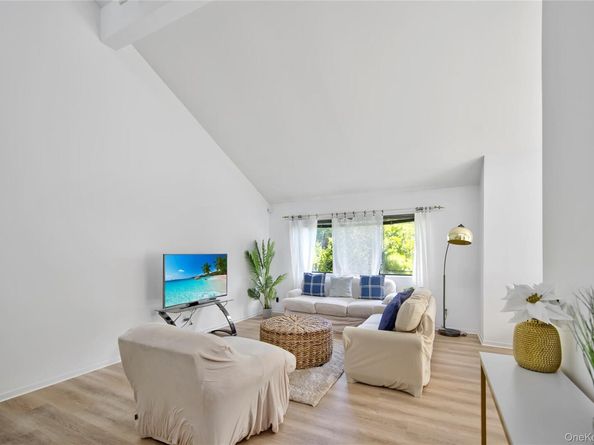 8 School Street, Hampton Bays NY 11946