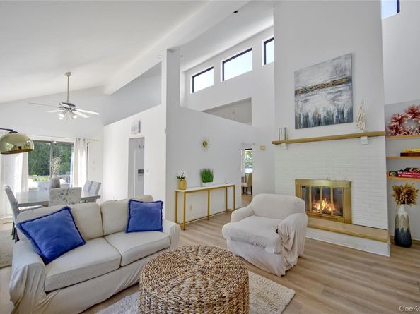 8 School Street, Hampton Bays NY 11946