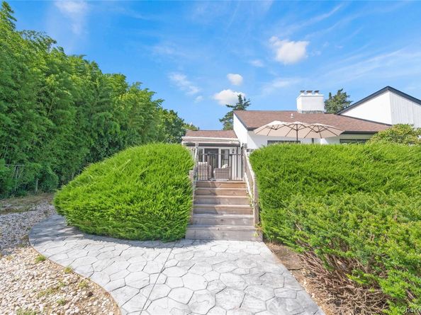 8 School Street, Hampton Bays NY 11946