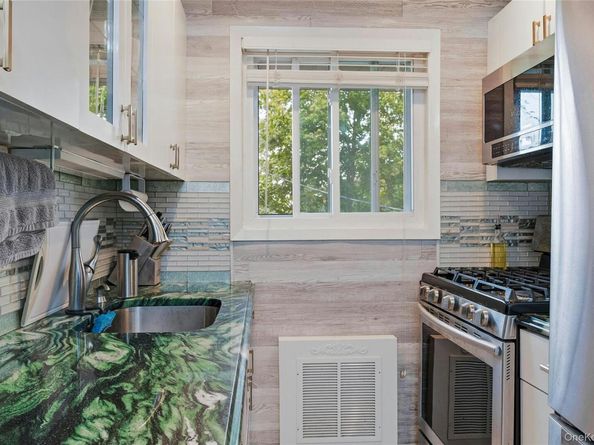 131 Edmunton Drive G14, North Babylon NY 11703