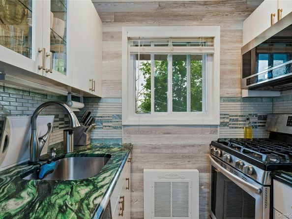 131 Edmunton Drive G14, North Babylon NY 11703