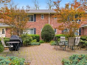 131 Edmunton Drive G14, North Babylon NY 11703