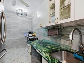 131 Edmunton Drive G14, North Babylon NY 11703