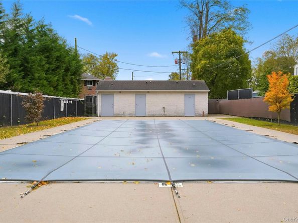 131 Edmunton Drive G14, North Babylon NY 11703