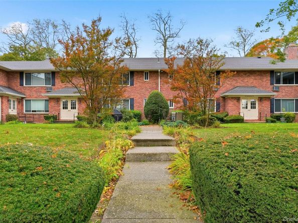 131 Edmunton Drive G14, North Babylon NY 11703