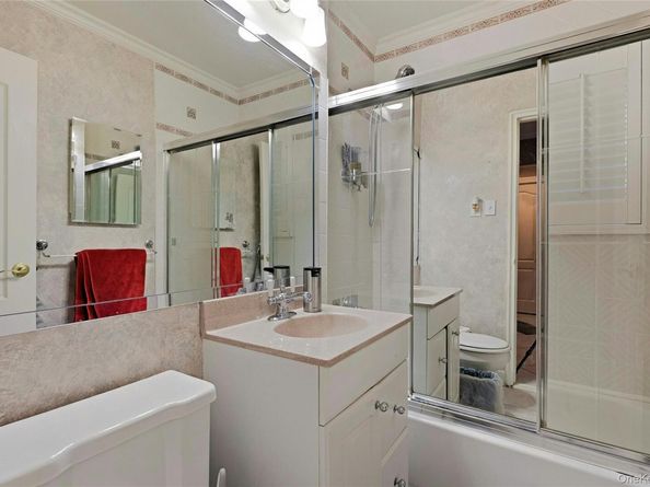 131 Edmunton Drive G14, North Babylon NY 11703