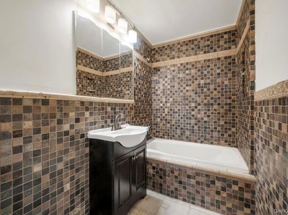 101 Lincoln Avenue 1f, Mineola NY 11501