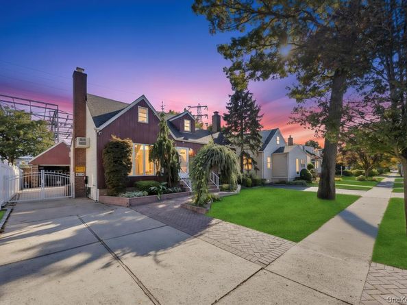 149 Foster Avenue, Valley Stream NY 11580