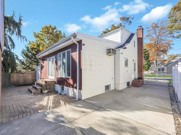 149 Foster Avenue, Valley Stream NY 11580