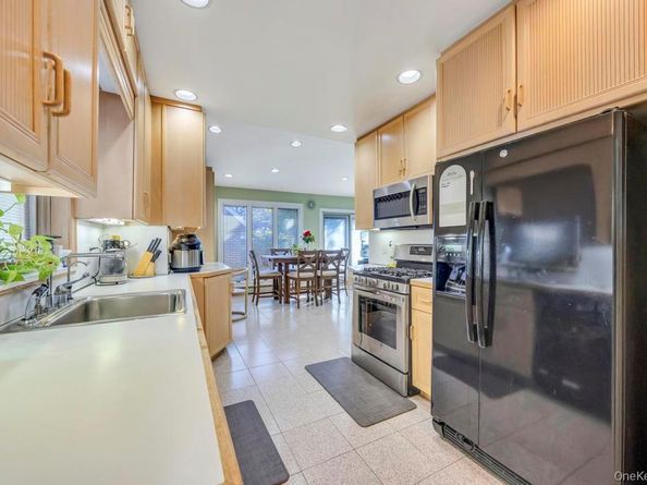 149 Foster Avenue, Valley Stream NY 11580