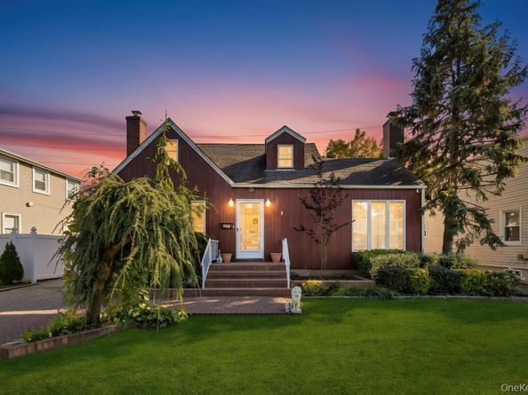 149 Foster Avenue, Valley Stream NY 11580