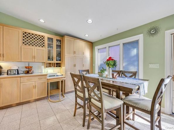 149 Foster Avenue, Valley Stream NY 11580