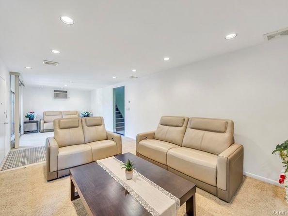 149 Foster Avenue, Valley Stream NY 11580