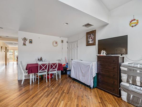 47 Jackson Avenue, Mineola NY 11501