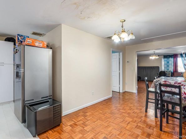 47 Jackson Avenue, Mineola NY 11501