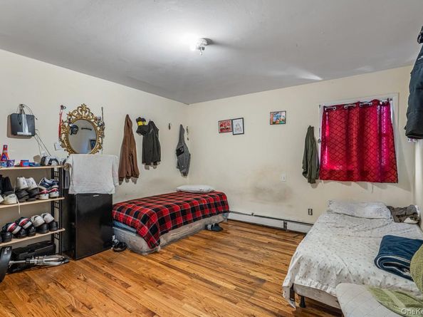 47 Jackson Avenue, Mineola NY 11501