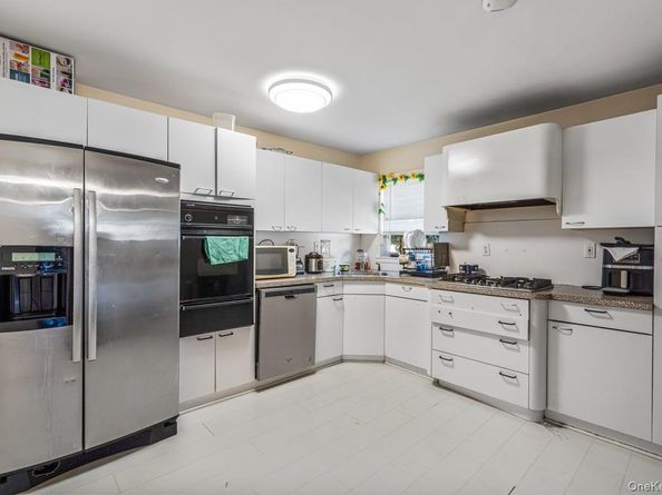 47 Jackson Avenue, Mineola NY 11501