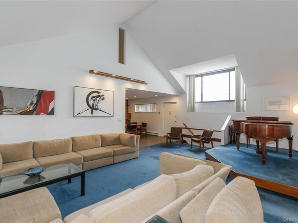 21 Canterbury 17, Great Neck NY 11021