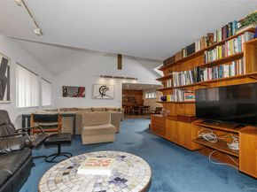 21 Canterbury 17, Great Neck NY 11021
