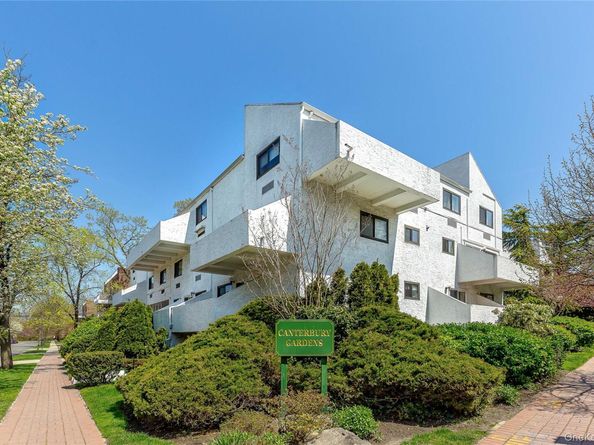 21 Canterbury 17, Great Neck NY 11021