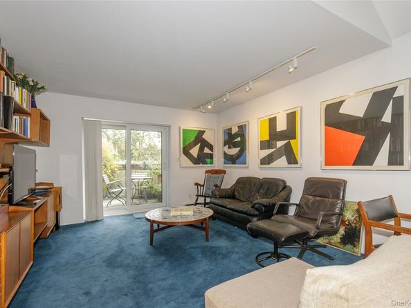 21 Canterbury 17, Great Neck NY 11021