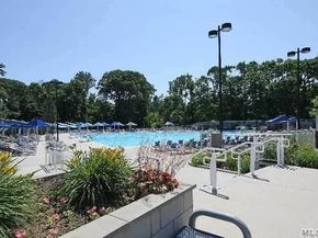 21 Canterbury 17, Great Neck NY 11021
