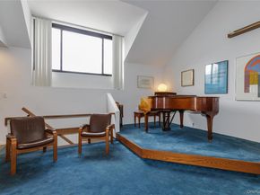21 Canterbury 17, Great Neck NY 11021