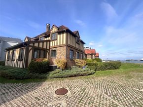 168-15 Powells Cove Blvd, Beechhurst NY 11357