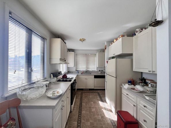 168-15 Powells Cove Blvd, Beechhurst NY 11357