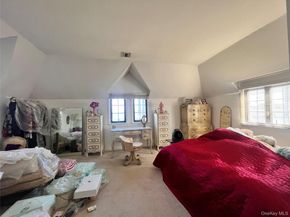 168-15 Powells Cove Blvd, Beechhurst NY 11357