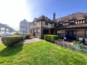 168-15 Powells Cove Blvd, Beechhurst NY 11357