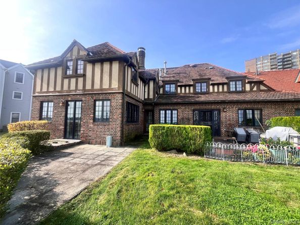 168-15 Powells Cove Blvd, Beechhurst NY 11357